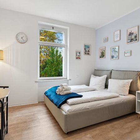 Vorstadtoase - 2 Personen - Eichwalde, Naehe Ber - Queensize-Bett, Netflix, Parken Exterior photo