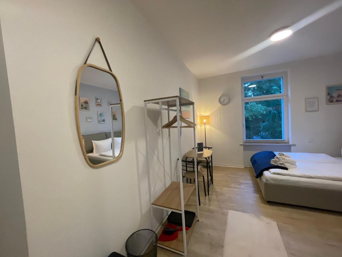 Vorstadtoase - 2 Personen - Eichwalde, Naehe Ber - Queensize-Bett, Netflix, Parken Exterior photo