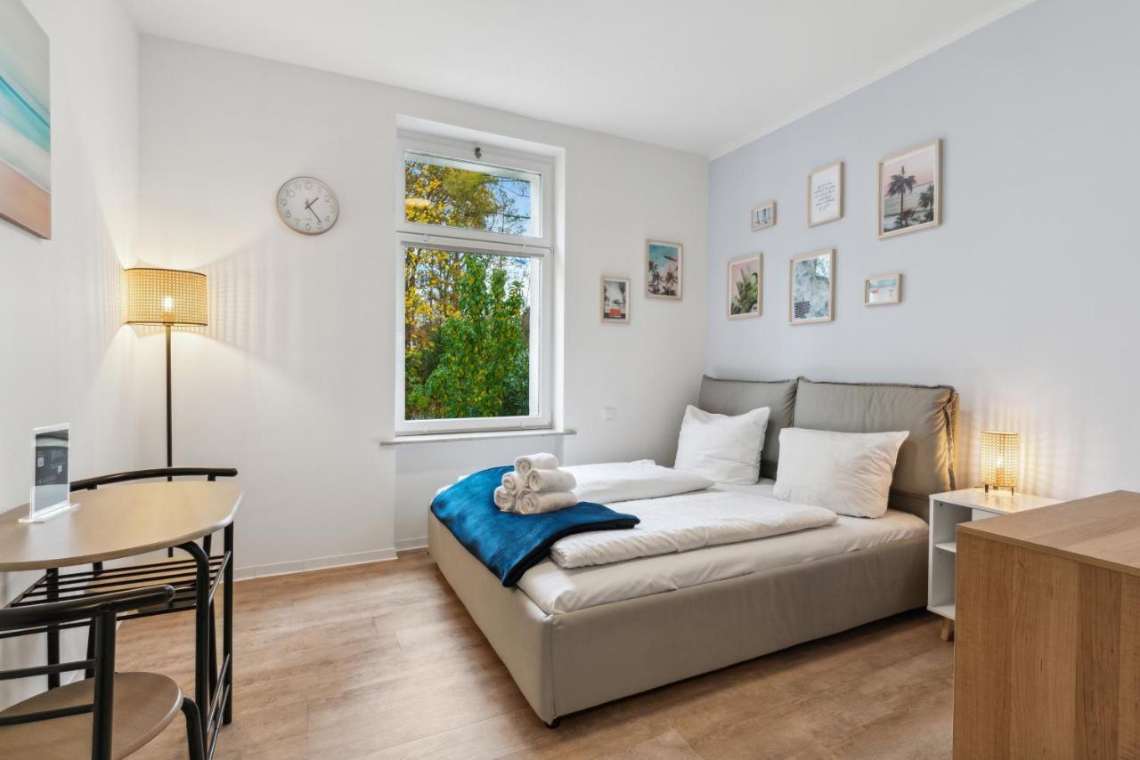 Vorstadtoase - 2 Personen - Eichwalde, Naehe Ber - Queensize-Bett, Netflix, Parken Exterior photo
