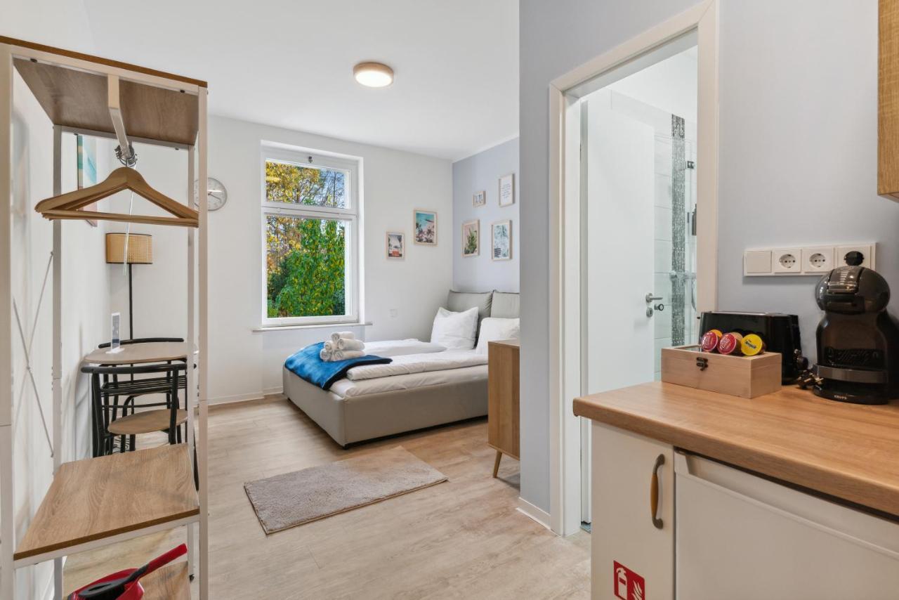 Vorstadtoase - 2 Personen - Eichwalde, Naehe Ber - Queensize-Bett, Netflix, Parken Exterior photo