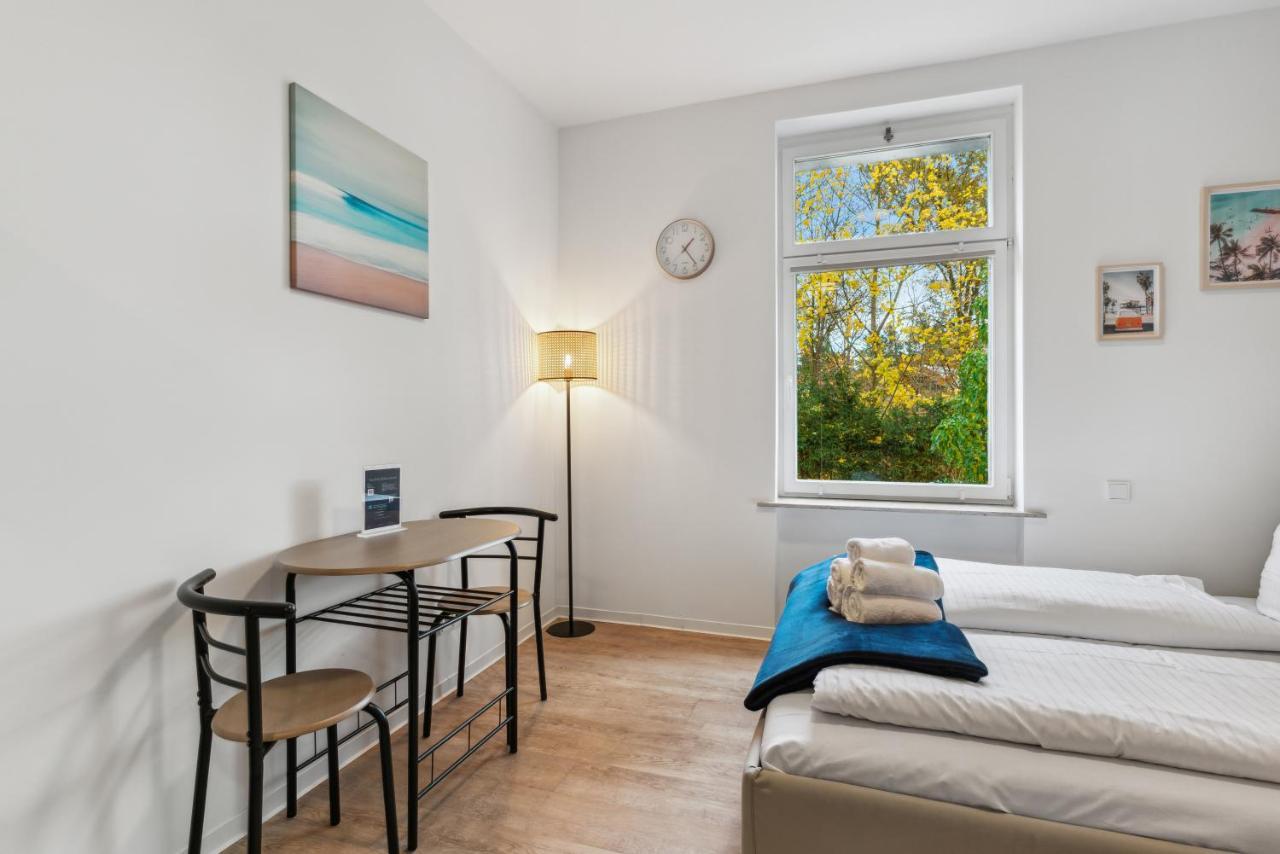 Vorstadtoase - 2 Personen - Eichwalde, Naehe Ber - Queensize-Bett, Netflix, Parken Exterior photo