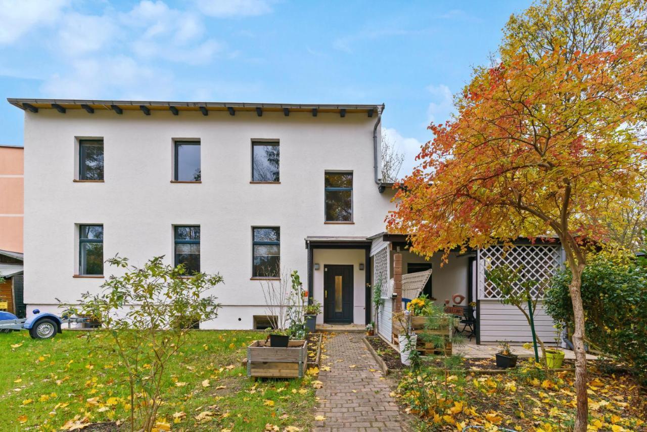 Vorstadtoase - 2 Personen - Eichwalde, Naehe Ber - Queensize-Bett, Netflix, Parken Exterior photo